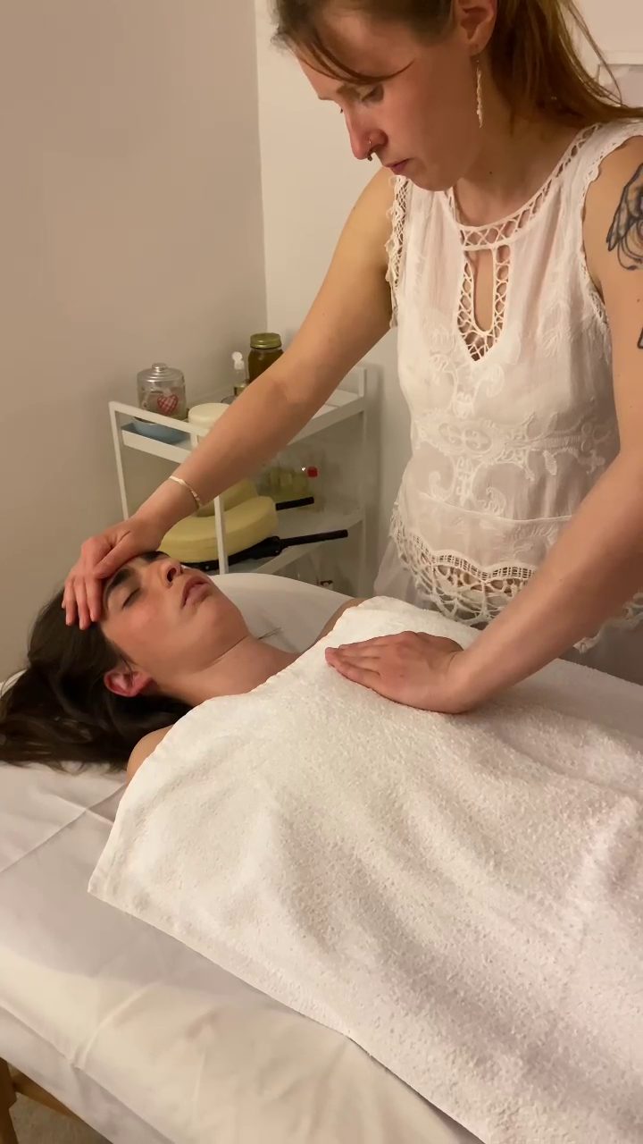 Nicole Mescalchin durante una seduta di Masaje Vivencial